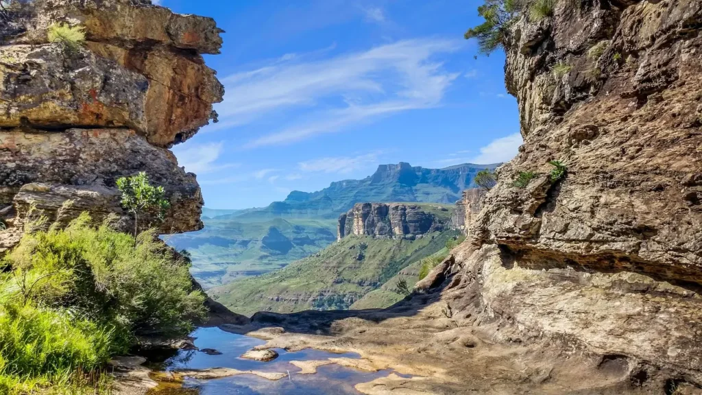 drakensberg-ustravelintel-tourist-places-in-south-africa